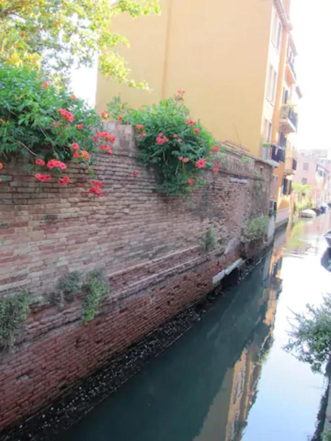 Appartement Charming Flat With Terrace Over The Canal à Venise Extérieur photo